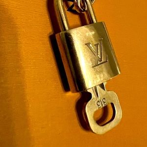 Authentic LV Lock (#313) with chain